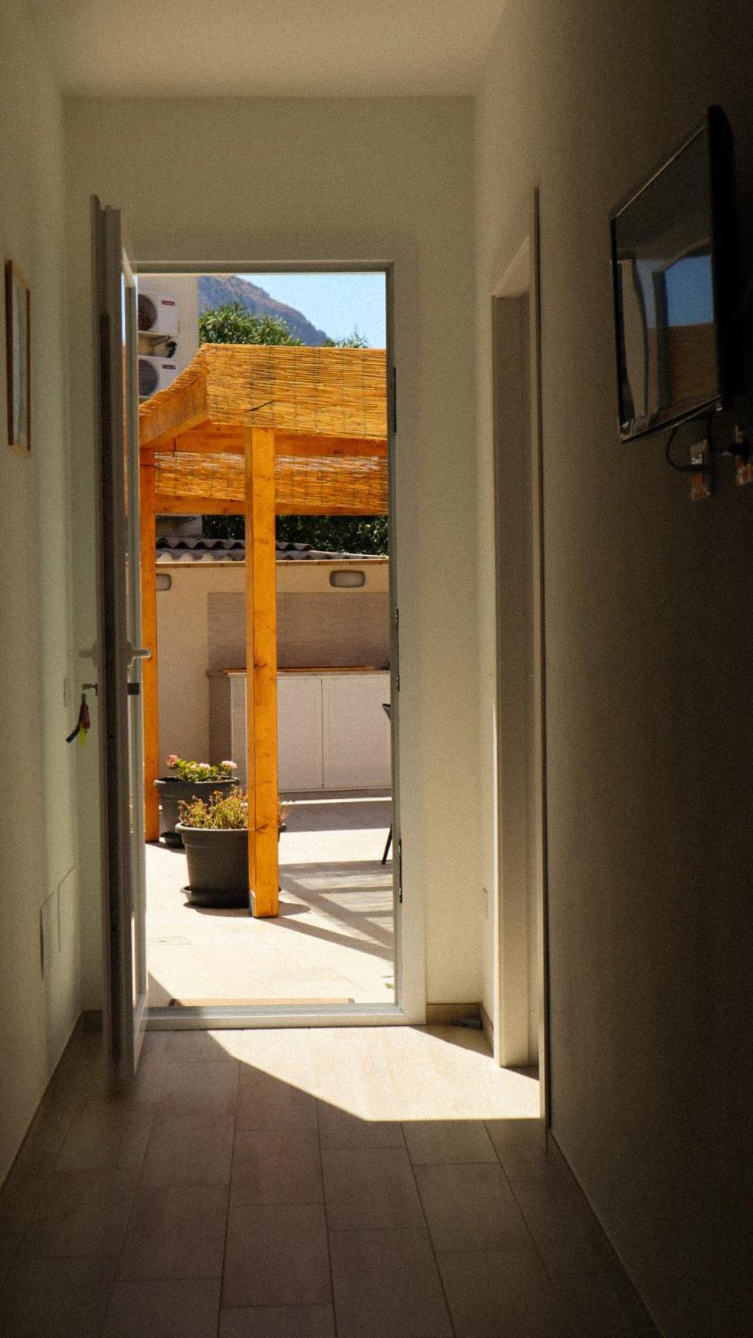 Charming & Bright Near The Holiday home *